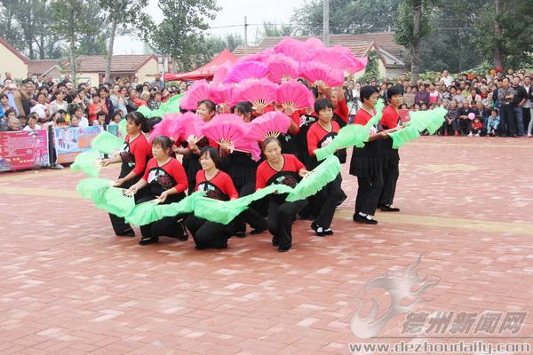 鄉(xiāng)村文明行動讓禹城辛店鎮(zhèn)農民有了跳舞場地。