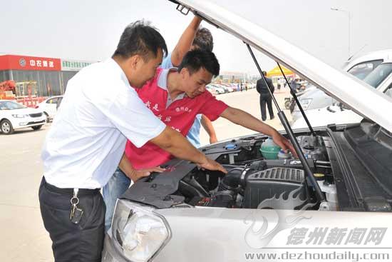 夏津縣萬華農(nóng)機(jī)汽貿(mào)首屆車展開幕