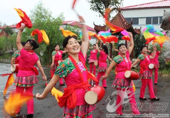 秧歌隊豐富社區(qū)居民文化生活