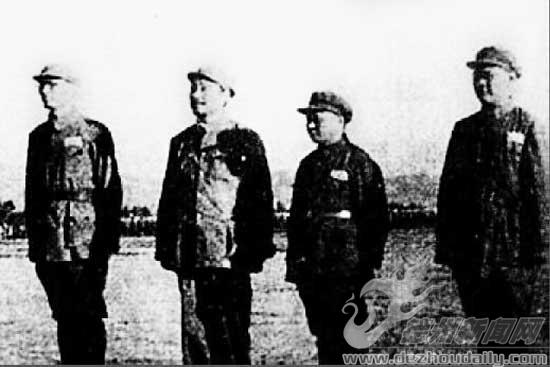     1950年建軍節(jié)檢閱山東部隊。左起：袁也烈、郭子化、王集成、廖容標。